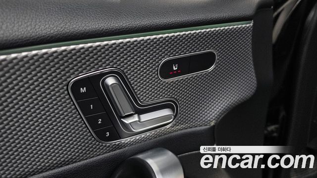 Mercedes-Benz A-Class 2020 — photo 30