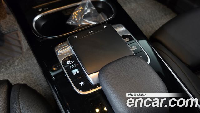 Mercedes-Benz A-Class 2020 — photo 31