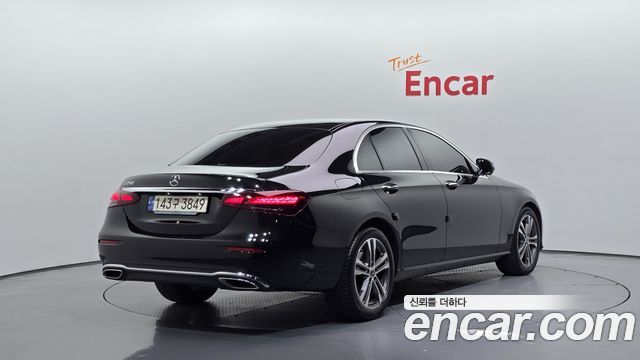 Mercedes-Benz E-Class 2023 — photo 2