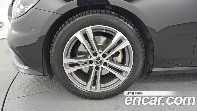Mercedes-Benz E-Class 2023 — photo 5