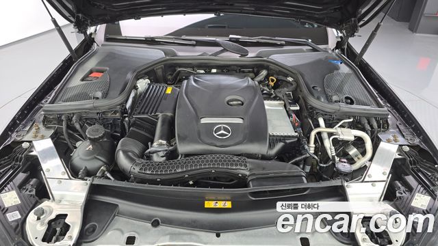 Mercedes-Benz E-Class 2023 — photo 6