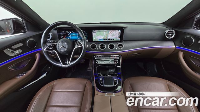Mercedes-Benz E-Class 2023 — photo 10