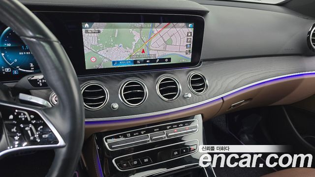 Mercedes-Benz E-Class 2023 — photo 18