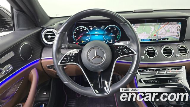 Mercedes-Benz E-Class 2023 — photo 19