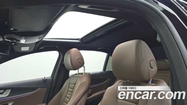 Mercedes-Benz E-Class 2023 — photo 22