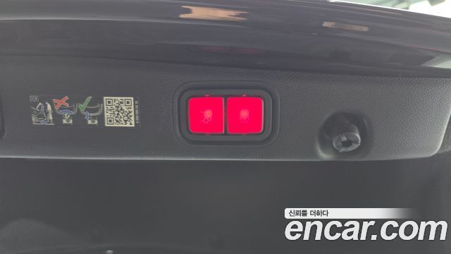 Mercedes-Benz E-Class 2023 — photo 24