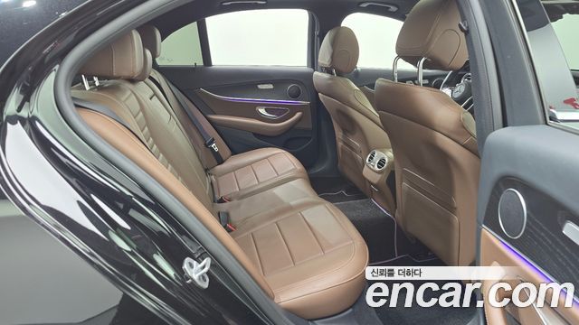 Mercedes-Benz E-Class 2023 — photo 26