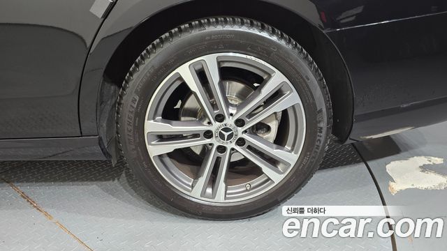 Mercedes-Benz E-Class 2023 — photo 7