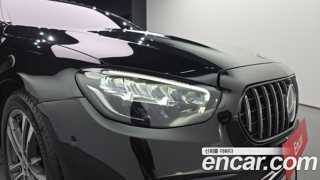 Mercedes-Benz E-Class 2023 — photo 8