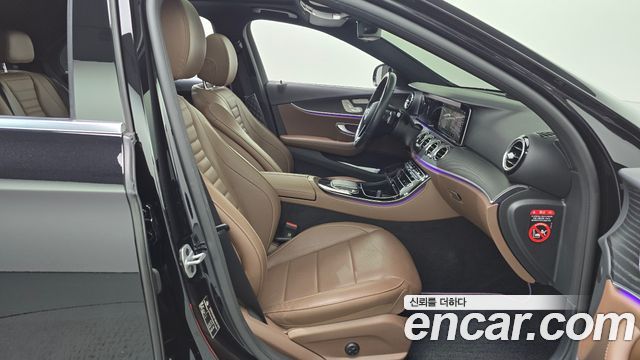 Mercedes-Benz E-Class 2023 — photo 16