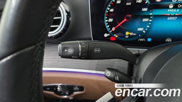 Mercedes-Benz E-Class 2023 — photo 29