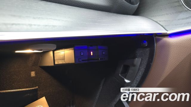 Mercedes-Benz E-Class 2023 — photo 32