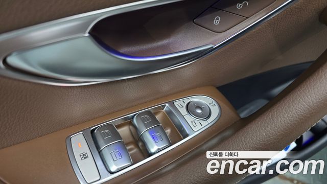 Mercedes-Benz E-Class 2023 — photo 34