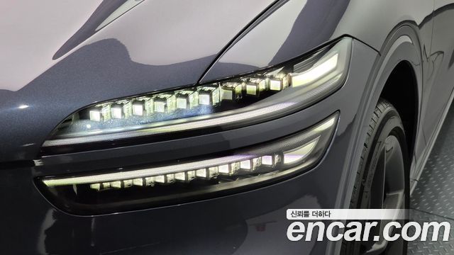 Genesis GV70 2025 — photo 8