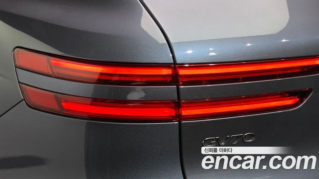 Genesis GV70 2025 — photo 9
