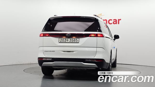 Kia Canival 2021 — photo 4