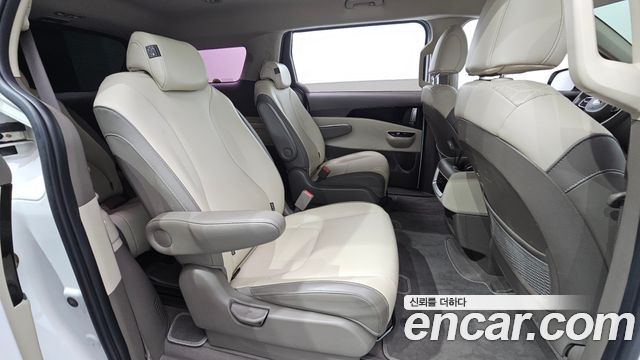 Kia Canival 2021 — photo 11