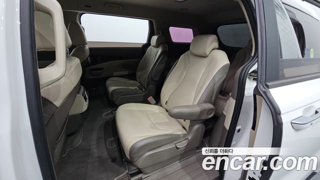 Kia Canival 2021 — photo 12