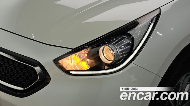 Kia Niro 2017 — photo 8