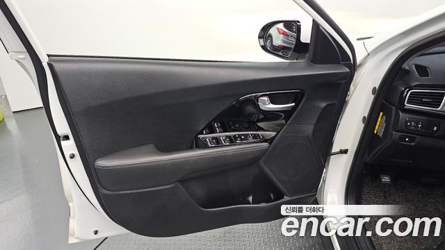 Kia Niro 2017 — photo 14