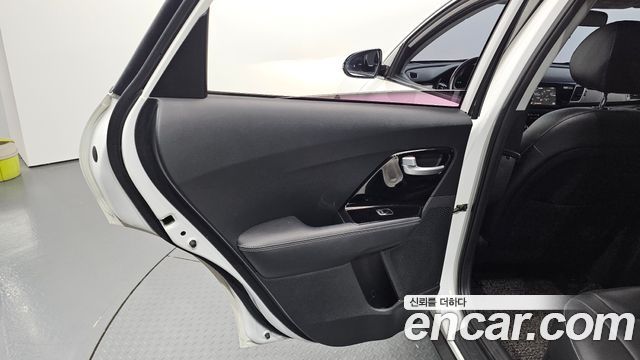 Kia Niro 2017 — photo 15