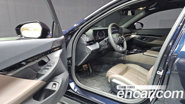 BMW 5-Series 2024 — photo 13