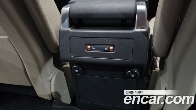 Land Rover Discovery 2020 — photo 25