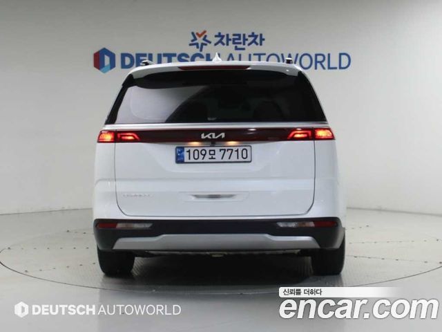 Kia Canival 2023 — photo 4