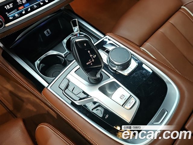 BMW 7-Series 2017 — photo 8