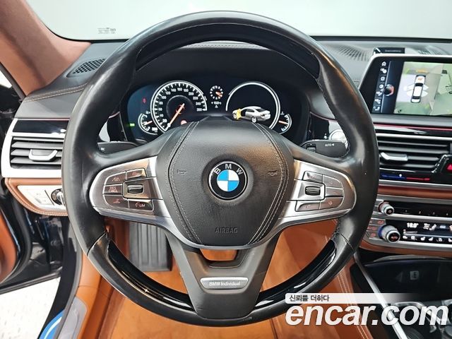 BMW 7-Series 2017 — photo 9