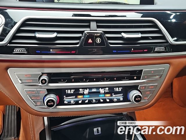 BMW 7-Series 2017 — photo 10