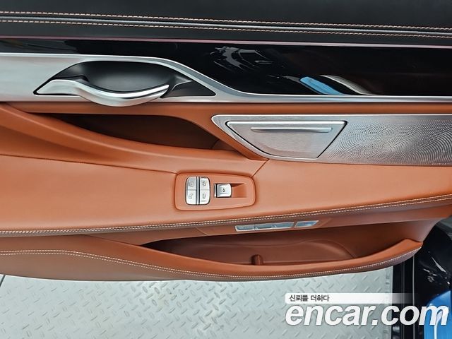 BMW 7-Series 2017 — photo 13