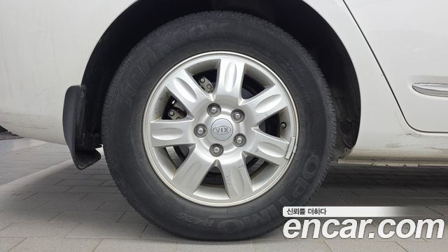Kia Carens 2011 — photo 5