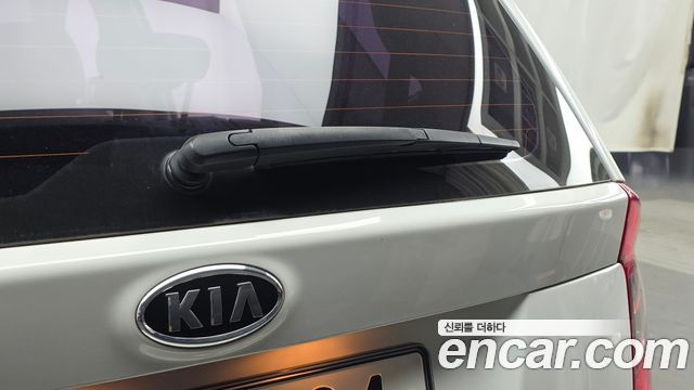 Kia Carens 2011 — photo 19