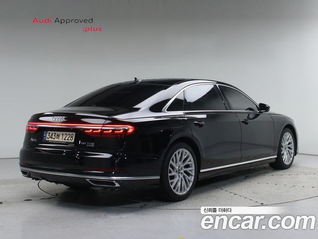 Audi A8 2021 — photo 2
