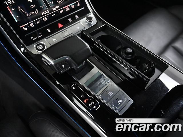 Audi A8 2021 — photo 9