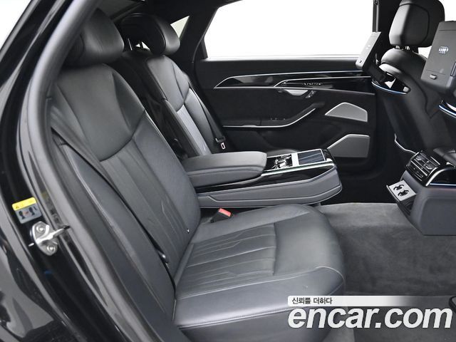 Audi A8 2021 — photo 11