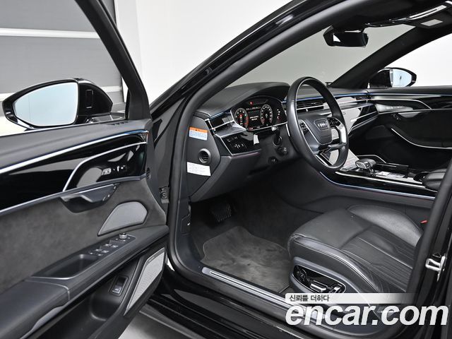 Audi A8 2021 — photo 12