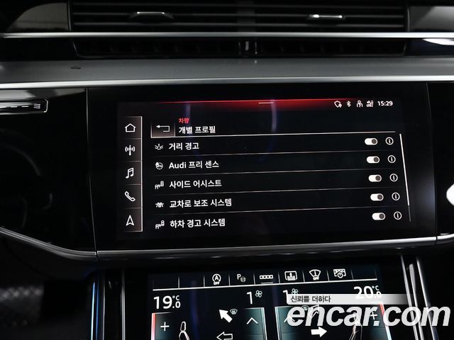Audi A8 2021 — photo 16