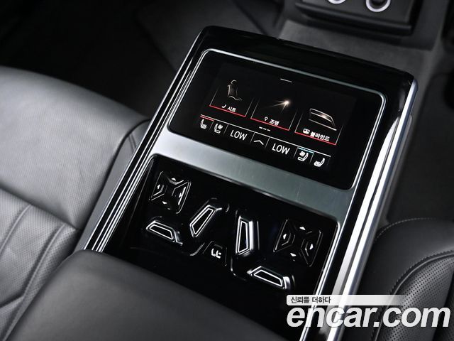 Audi A8 2021 — photo 18