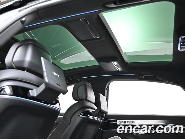 Audi A8 2021 — photo 19