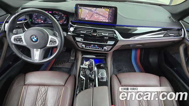 BMW 5-Series 2022 — photo 10