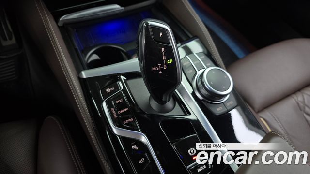BMW 5-Series 2022 — photo 12