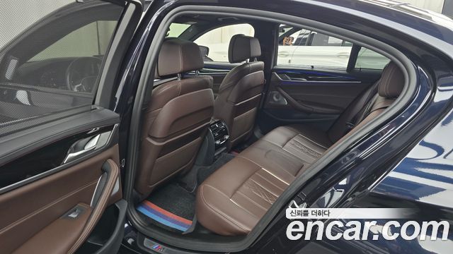 BMW 5-Series 2022 — photo 18
