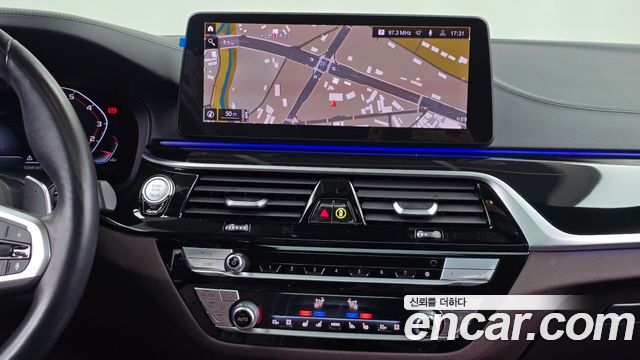 BMW 5-Series 2022 — photo 19
