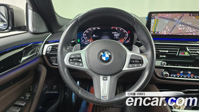 BMW 5-Series 2022 — photo 20