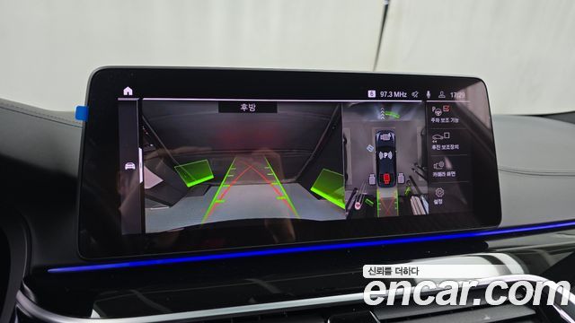 BMW 5-Series 2022 — photo 21