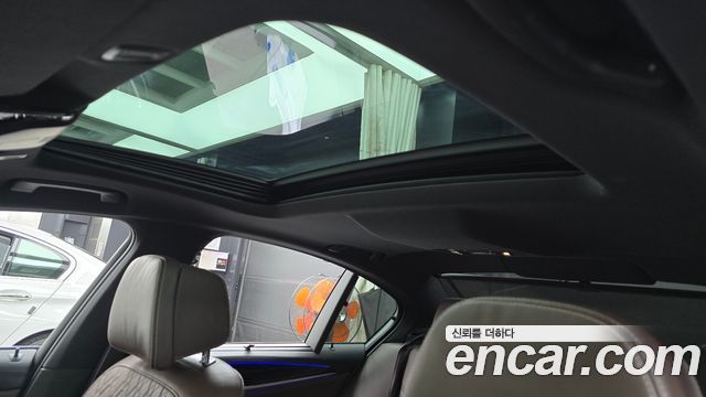 BMW 5-Series 2022 — photo 23