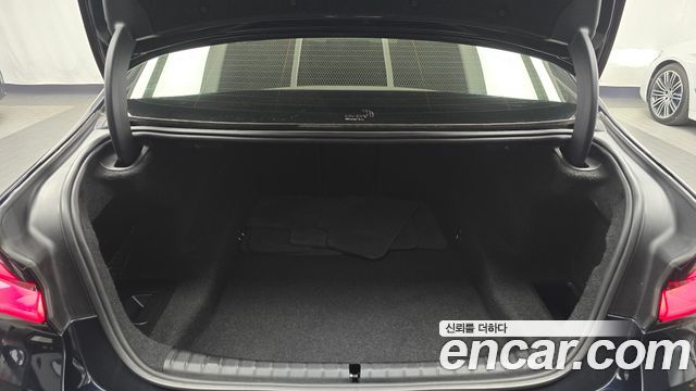 BMW 5-Series 2022 — photo 25