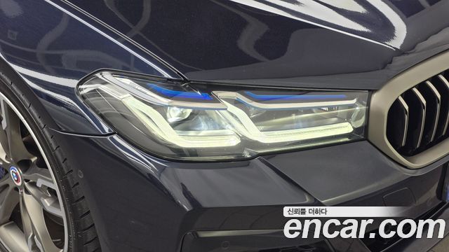 BMW 5-Series 2022 — photo 8